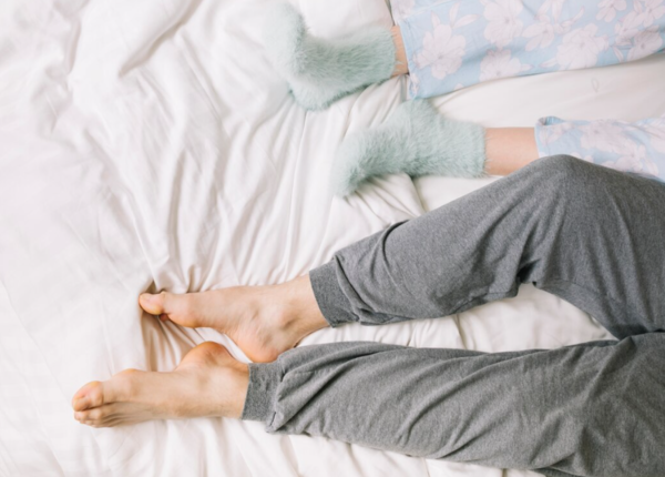Cơn giật cơ Hypnic: Hiện tượng giật mình, hụt chân khi ngủ 
