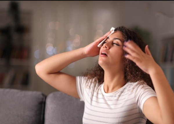 Đổ mồ hôi ban đêm do đâu? Nguyên nhân và cách xử lý 