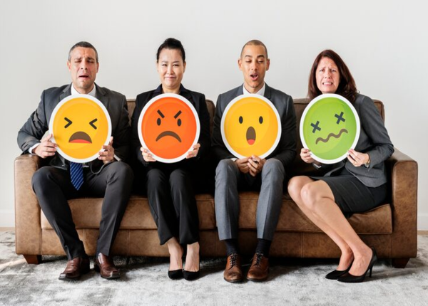 Phụ thuộc cảm xúc là gì? Dấu hiệu và cách cải thiện